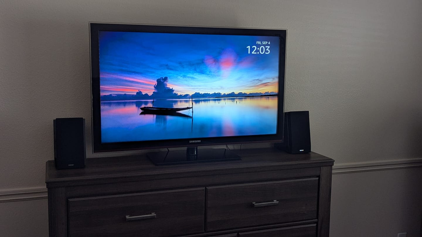Customer photo review of R1850DB Bookshelf Speakers Bookshelf Speakers with Subwoofer Out