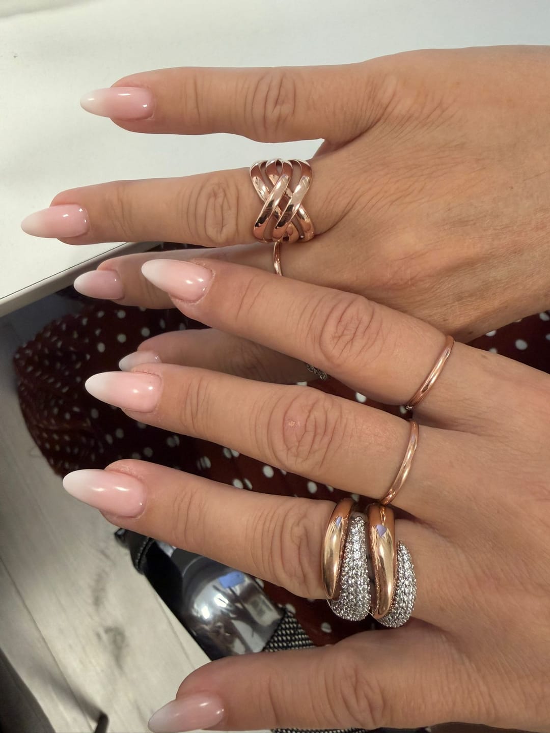 Customer photo review of Anello a Fascia Contrarié con Pavé in Cubic Zirconia
