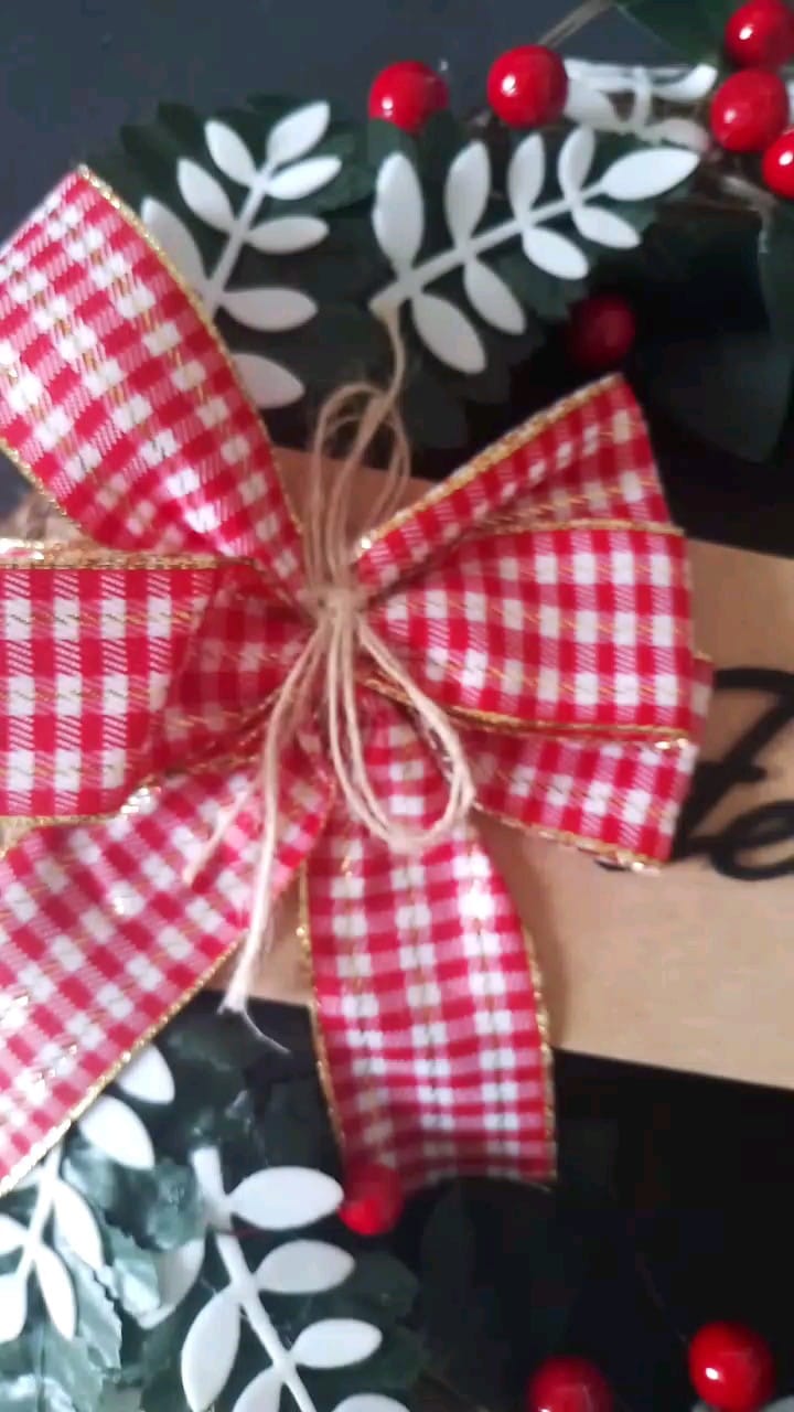 Customer photo review of Guirlanda de Natal Luxo Decorada 30cm para Porta