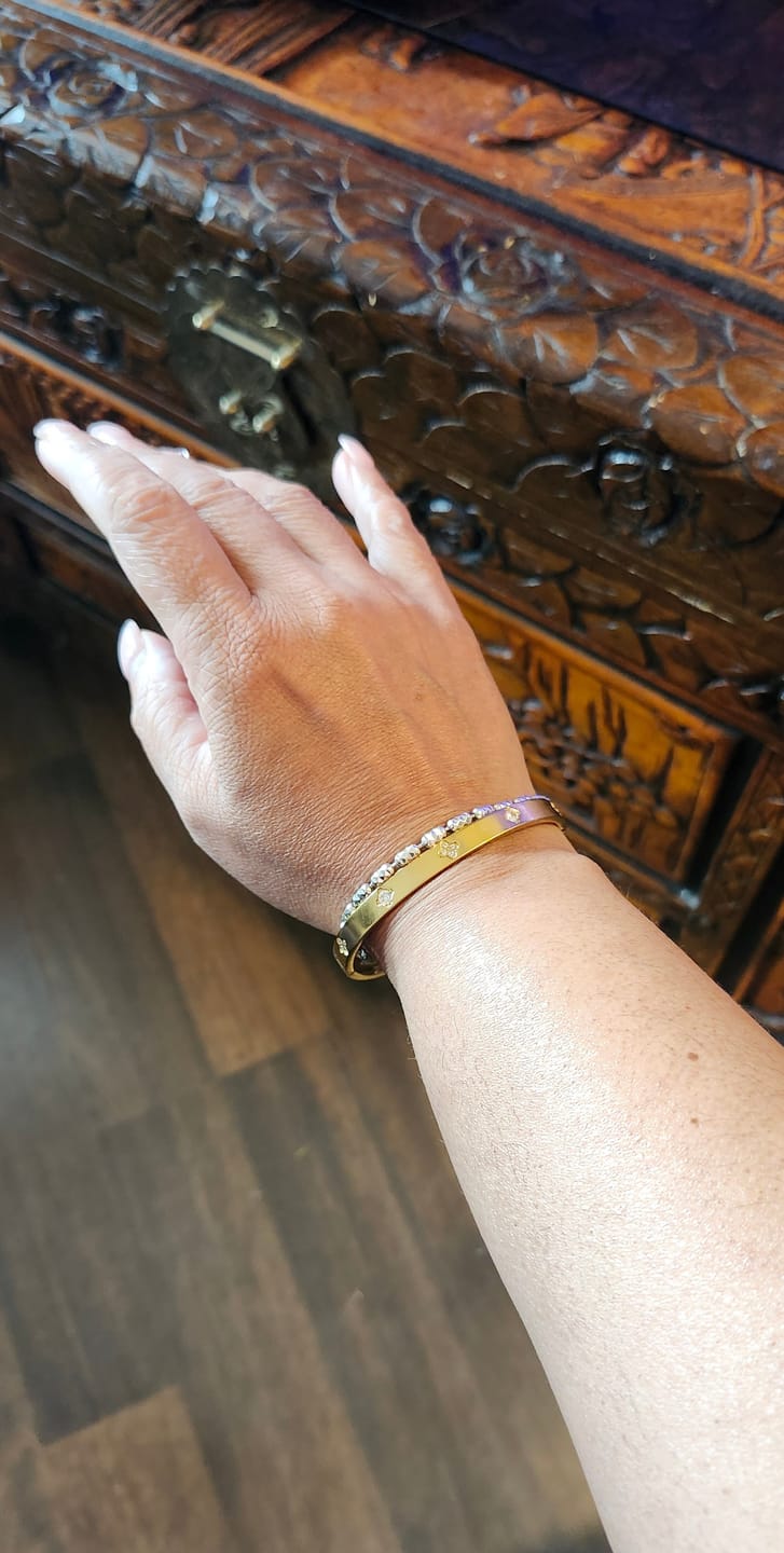 Customer photo review of Gold Clover Bangle