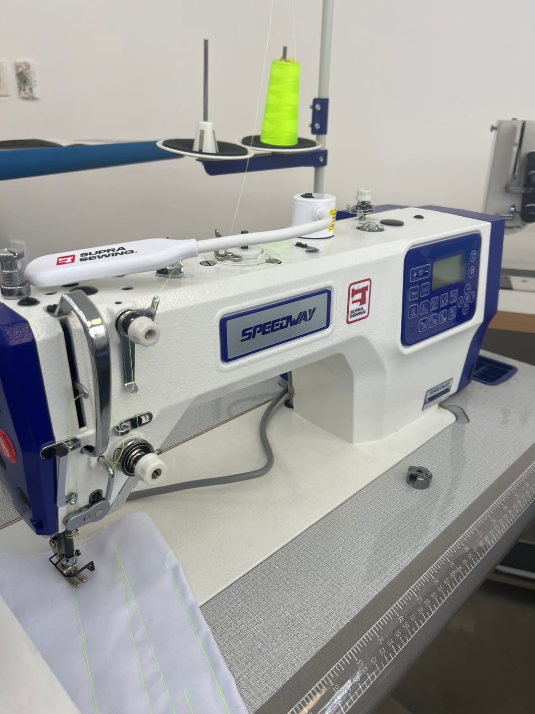 Customer photo review of SPEEDWAY AI4 Material Recognition Automatic Direct Drive Lockstitch Sewing Machine with Electronic Tension & Thread Trimmer Complete Assembled with Table and Stand Included