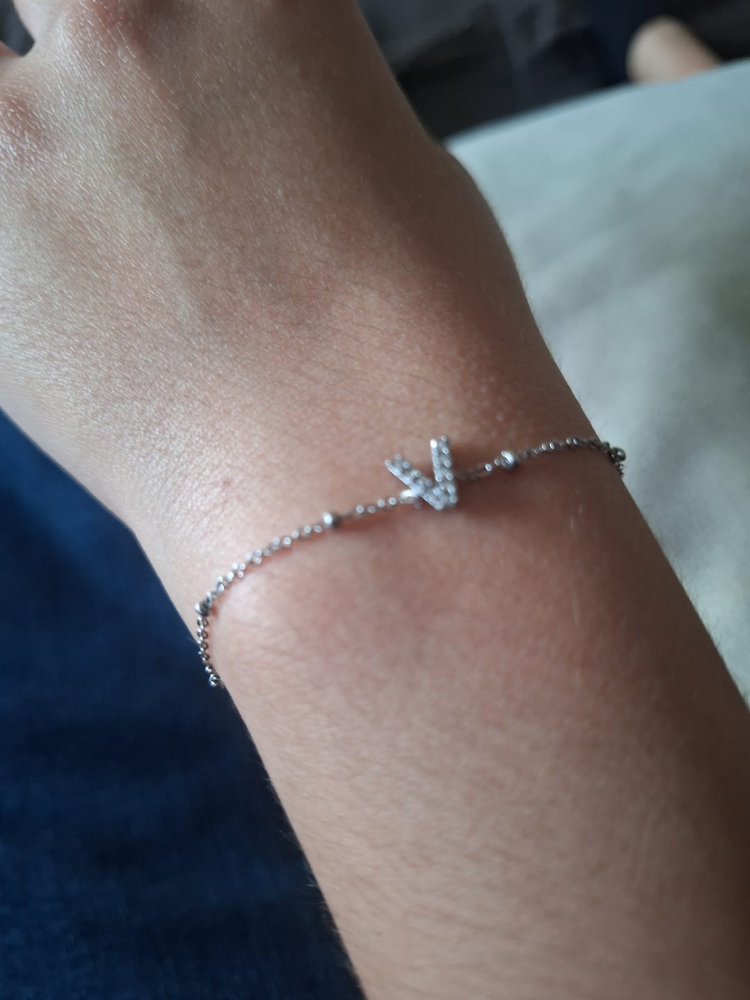 Customer photo review of Pulsera Plateada Bolitas Inicial Con Zirconias