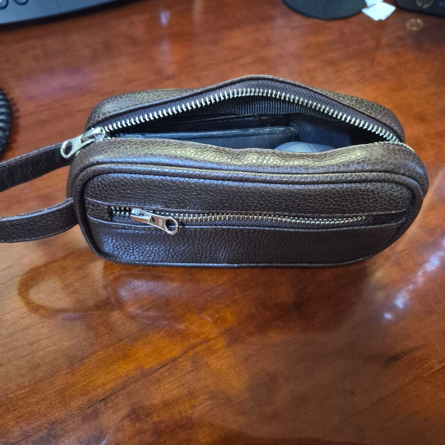 Customer photo review of Neceser de piel para hombre mini Edgar cafe