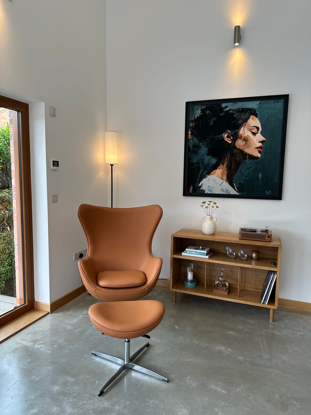 Customer photo review of Egg Chair Replica with Stool by Arne Jacobsen - Stylish & Comfortable Design