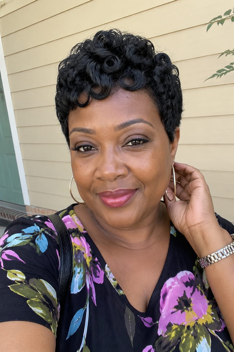 Customer photo review of Luvwin Full Lace Finger Wave Short Pixie Cut Wig 100% Human Hair