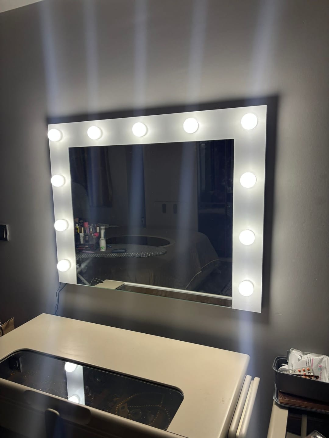 Customer photo review of Rani EF108 Hollywood Işıklı Ayna Kulis Makyaj Aynası Spot Işıklar Dahil Ayna Beyaz