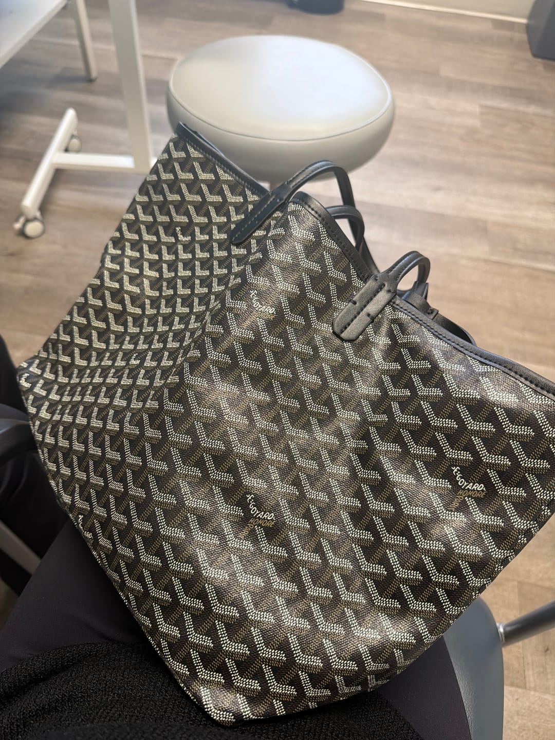 Customer photo review of Vivara Signature Carryall