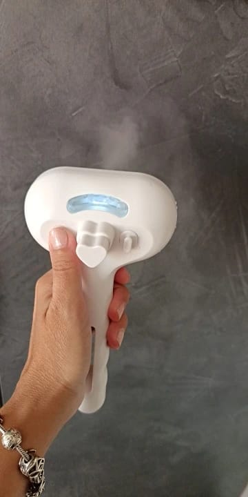 Customer photo review of Premium pet brush with steam function