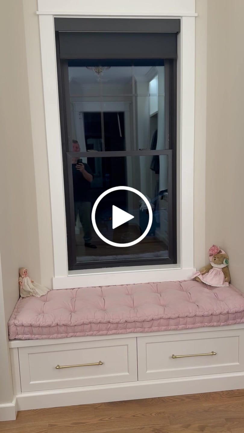 Customer video review of SmartWings Motorized Roller Shades 100% Blackout Eclipse