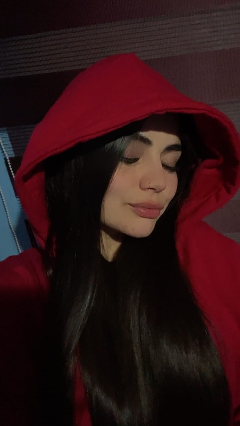 Customer photo review of (PRE-VENTA) POLERÓN HOODIE ROJO - OVERSIZE CON GORRO LOGO Y ESPALDA BORDADO