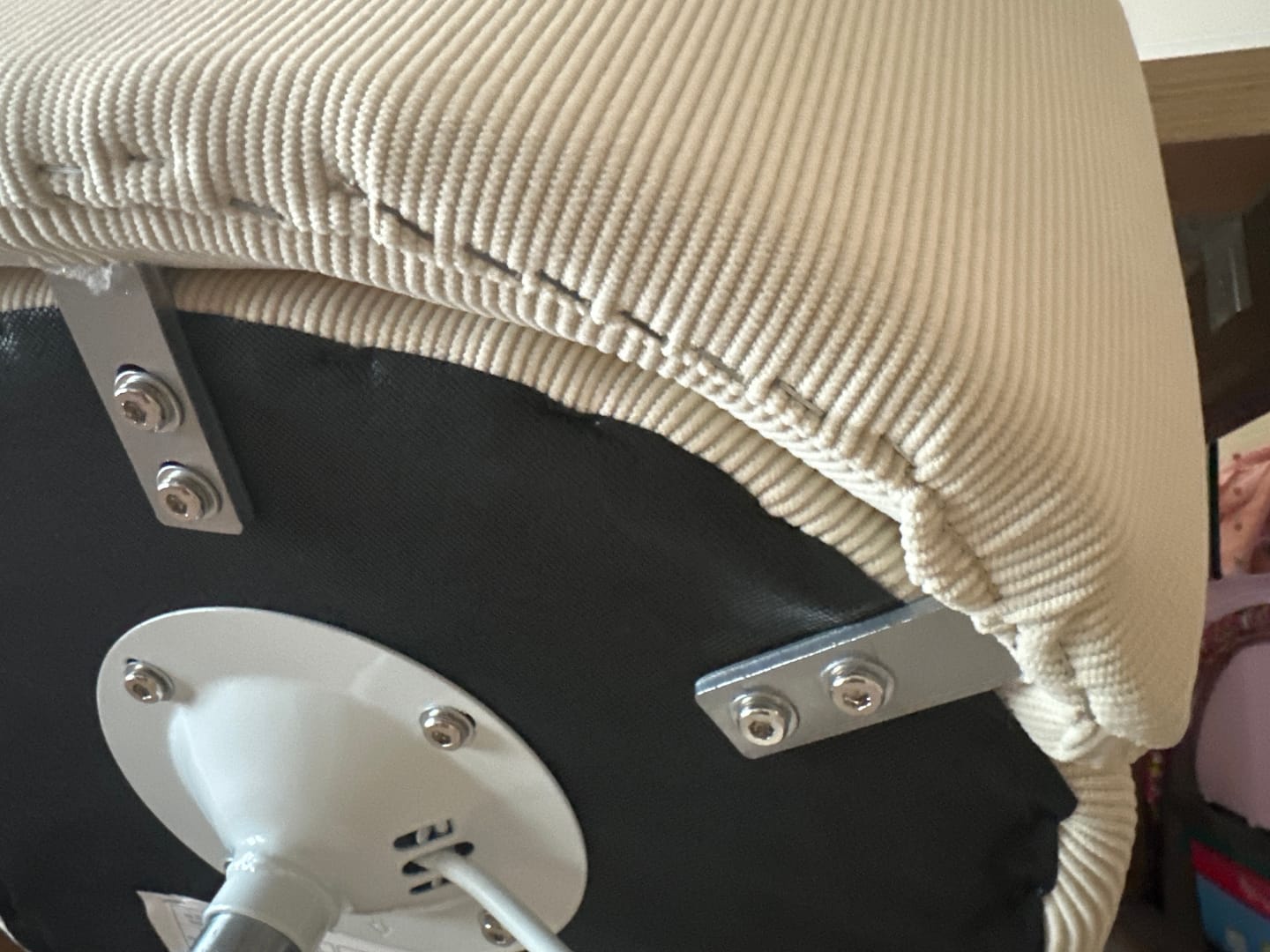 Customer photo review of Καρέκλα Γραφείου Εκρού Βελούδο Κοντό Πέλος Άνετη Καρέκλα Μακιγιάζ Εξοικονόμησης Χώρου Περιστρεφόμενη Ρυθμιζόμενου Ύψους OBG-35027L101