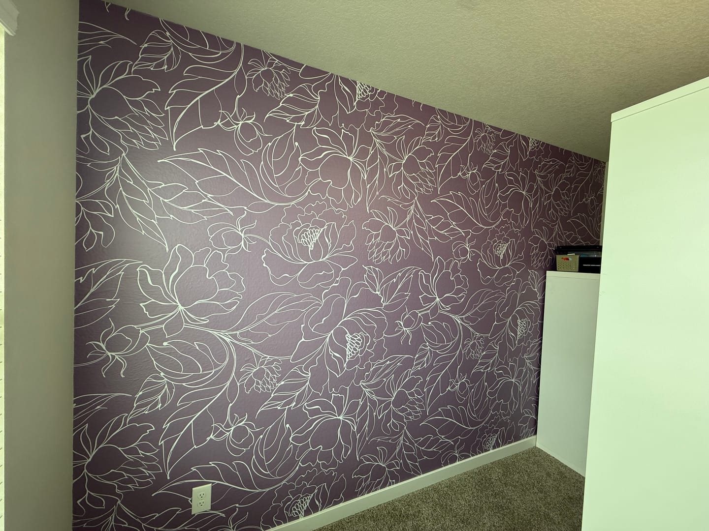 Customer photo review of Florian - White And Gold Botanical Flower and Leaves Wallpaper