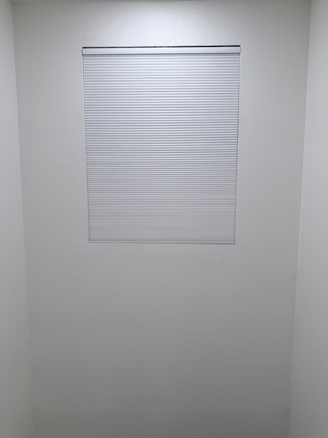 Customer photo review of SmartWings Motorized Light Filtering Cellular Shades Nowa