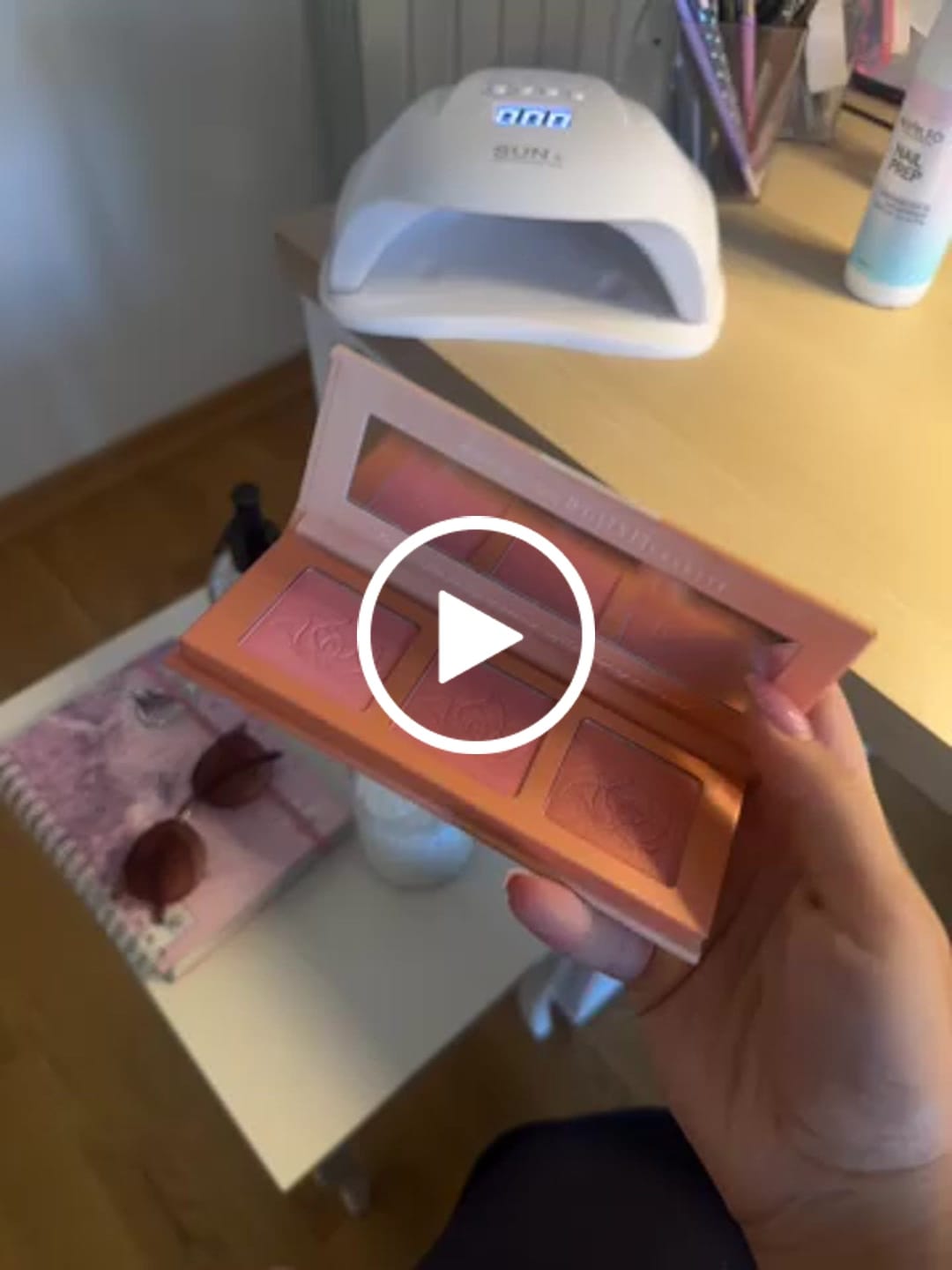 Customer video review of Paleta rumenila