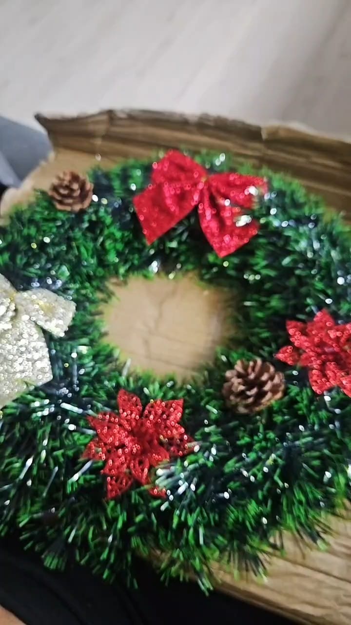 Customer photo review of Guirlanda de Natal Estruturada Decorativa 25cm e 40cm