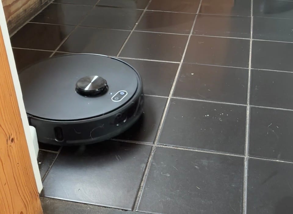 Customer photo review of Robot Vacuum V8 Pro – Fully Automatic Cleaning with Mopping Function, Intelligent Navigation & App Control