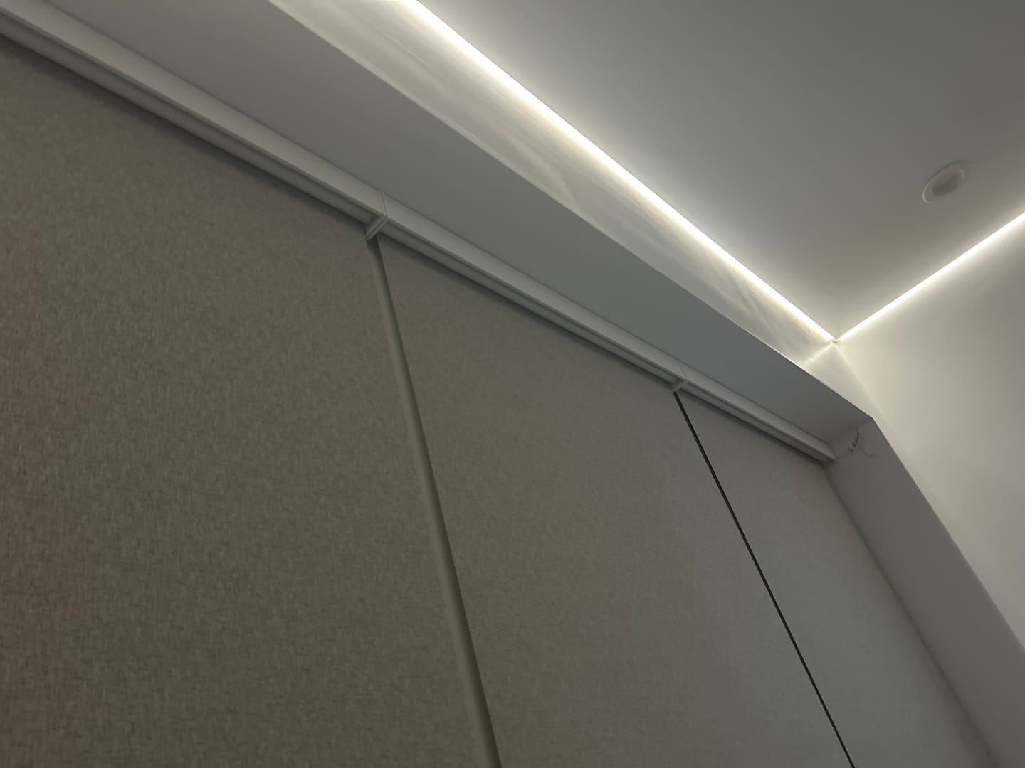 Customer photo review of SmartWings Motorized Roller Shades 100% Blackout Safari