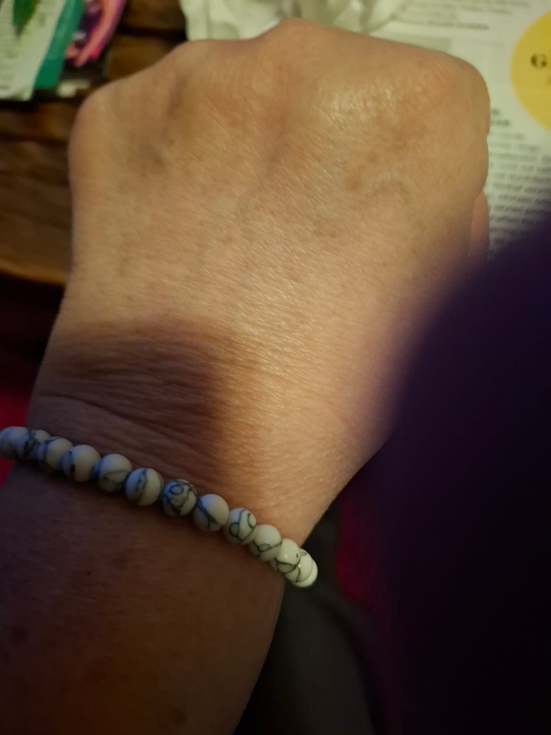 Customer photo review of »Traurigkeit loslassen« Blockadenlöser-Armband aus echtem weißen Howlith inkl. abgebrochenem Stern