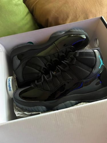 Customer photo review of Air Jordan 11 Retro 'Gamma Blue' 2025
