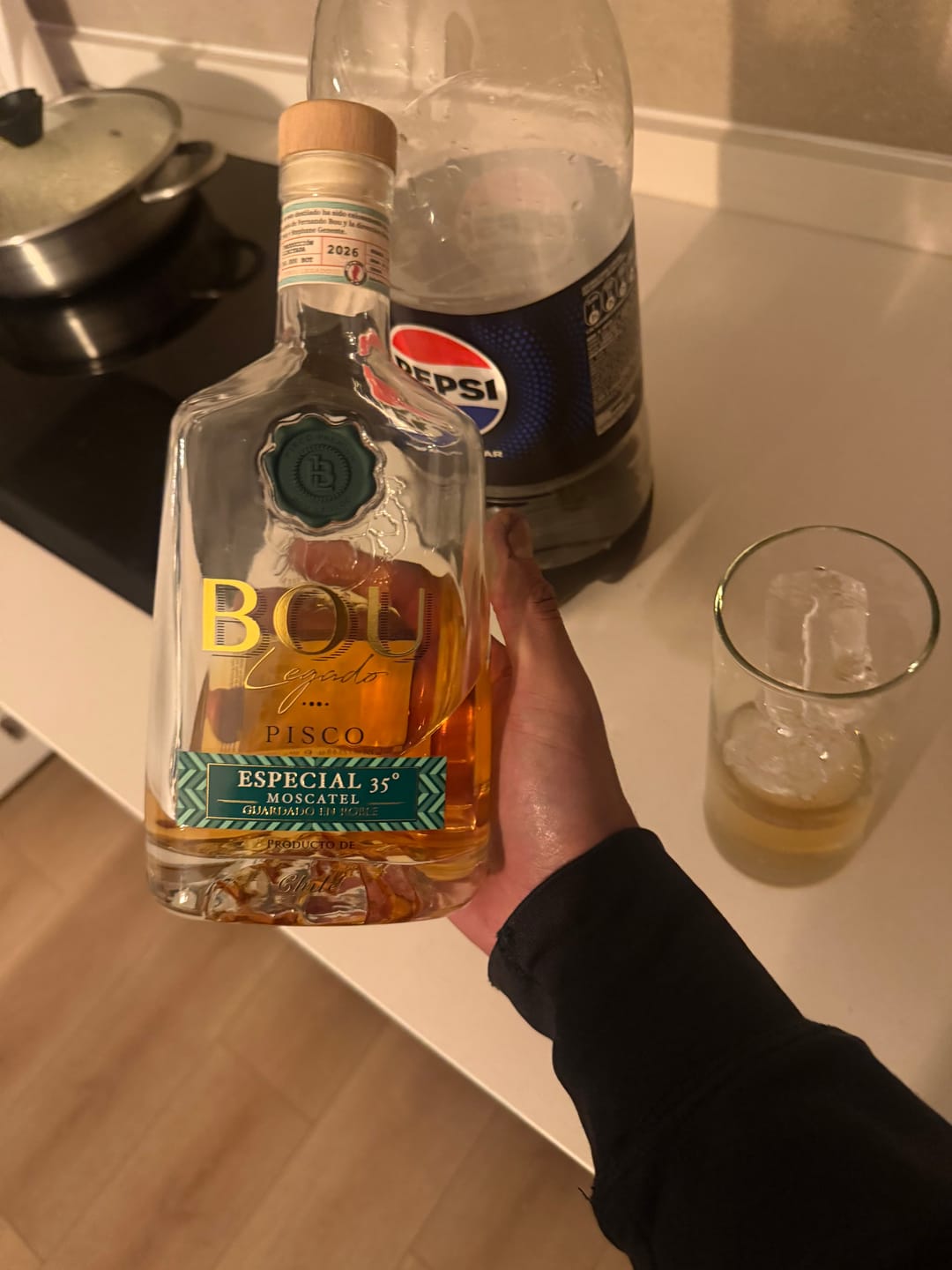 Customer photo review of Pisco Bou Legado 35º Especial + Vaso piscolero