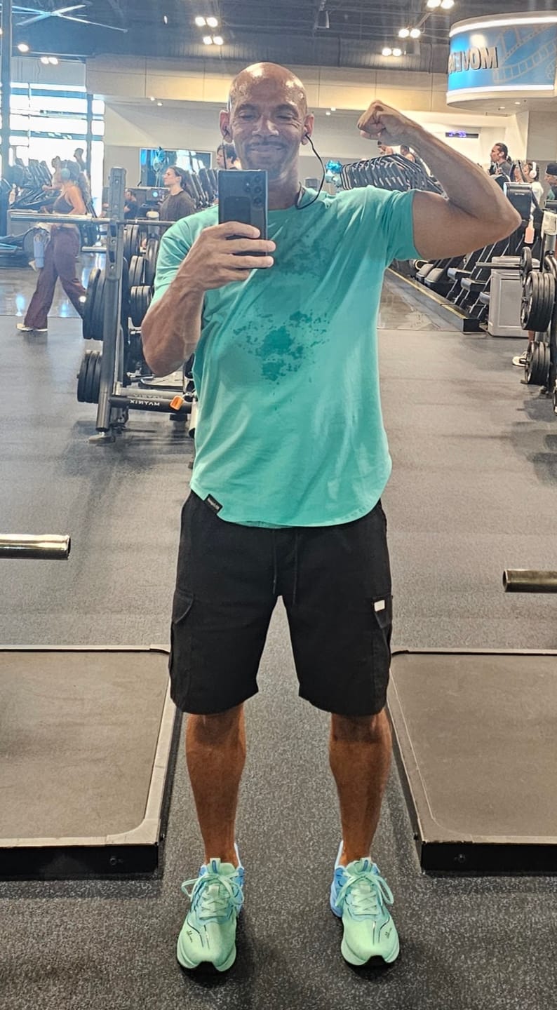 Customer photo review of 021 ESSENTIAL DROP-CUT T-SHIRT