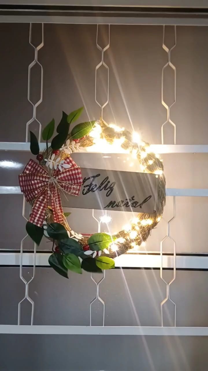 Customer photo review of Guirlanda de Natal Luxo Decorada 30cm para Porta