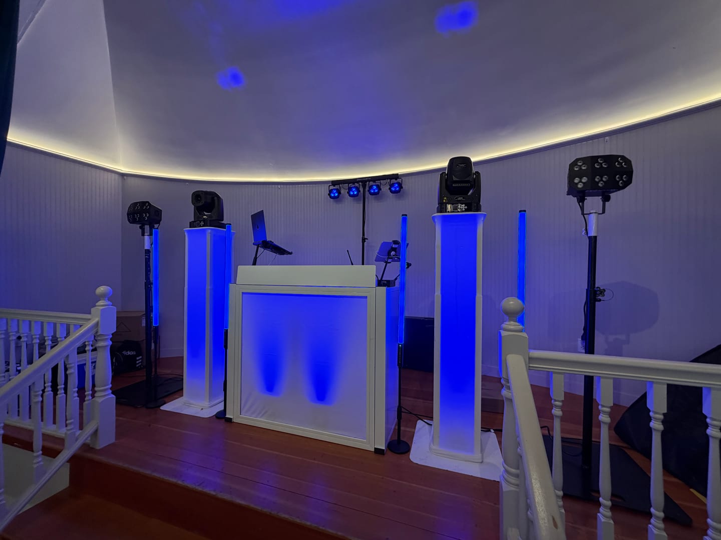 Customer photo review of Headliner HL30081 Solana Portable DJ Booth with Carry Bag - White