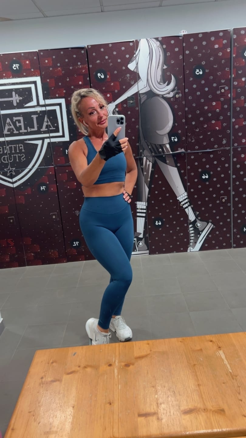 Customer photo review of SECOND SKIN SCRUNCH LEGGINGS