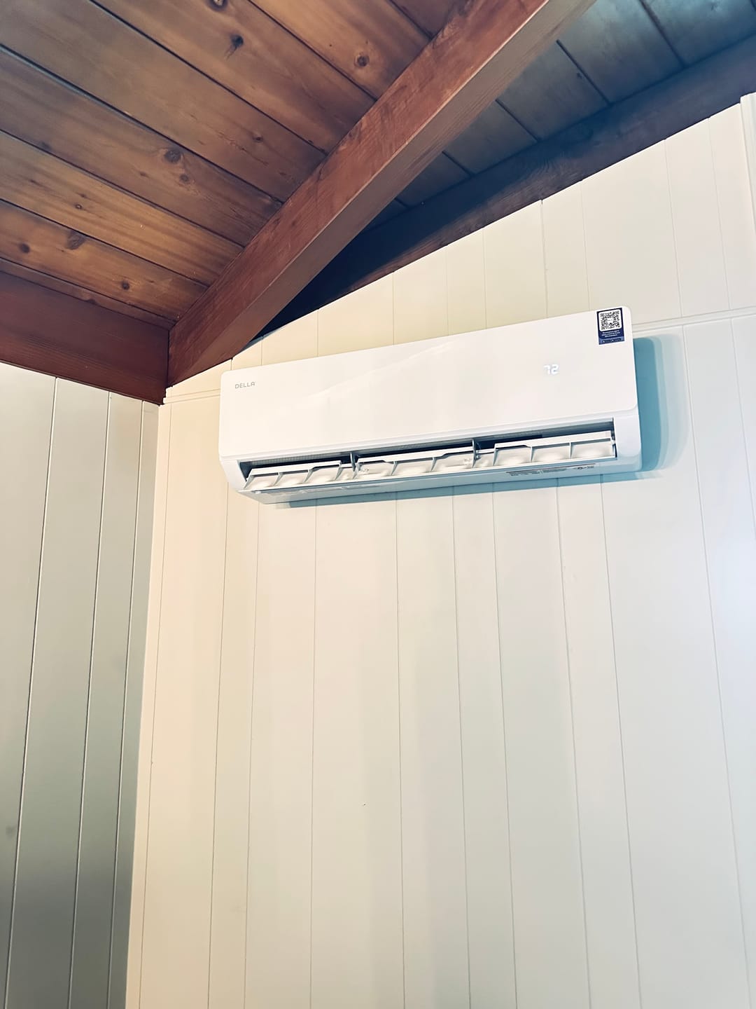 Customer photo review of DELLA Vita Series 24000 BTU 20 SEER2 Mini Split Heat Pump AC - Up to 1500 Sq.Ft.