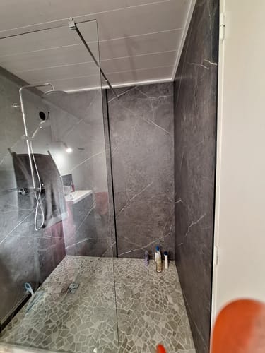 Customer photo review of Panneaux Muraux Marbre SPC Anthracite Mat – Imperméable Salle de Bain