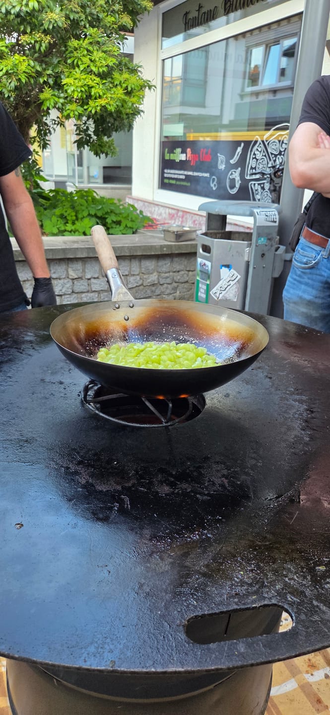 Customer photo review of Stahlwok mit Holzgriff