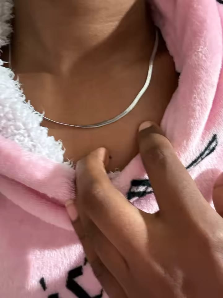 Customer photo review of 18k Gold Herringbone Chain (2mm - 5mm)