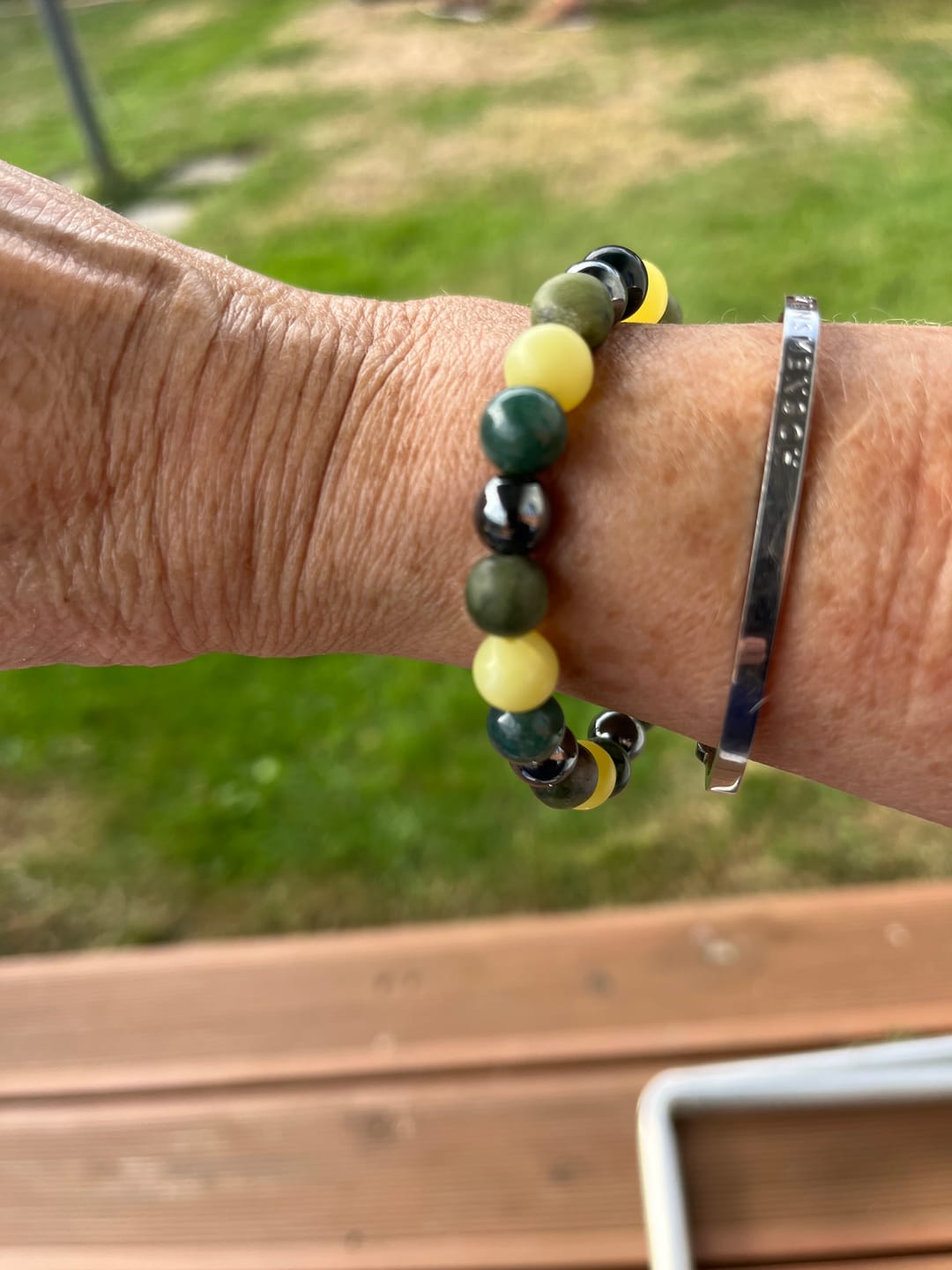 Customer photo review of »Hoffnung« Blockadenlöser-Armband aus Citrin, Achat, Jade und Hämatit inkl. abgebrochenem Stern