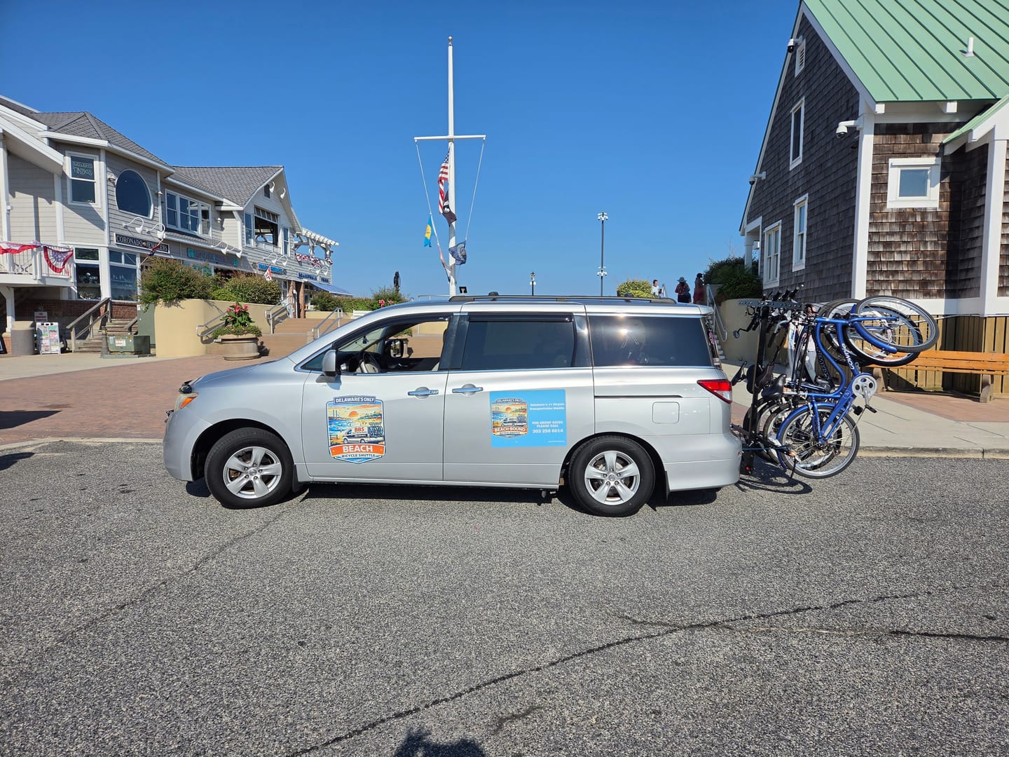 Customer photo review of Chuck Rack Vertical Bike Hitch Rack (4-6)