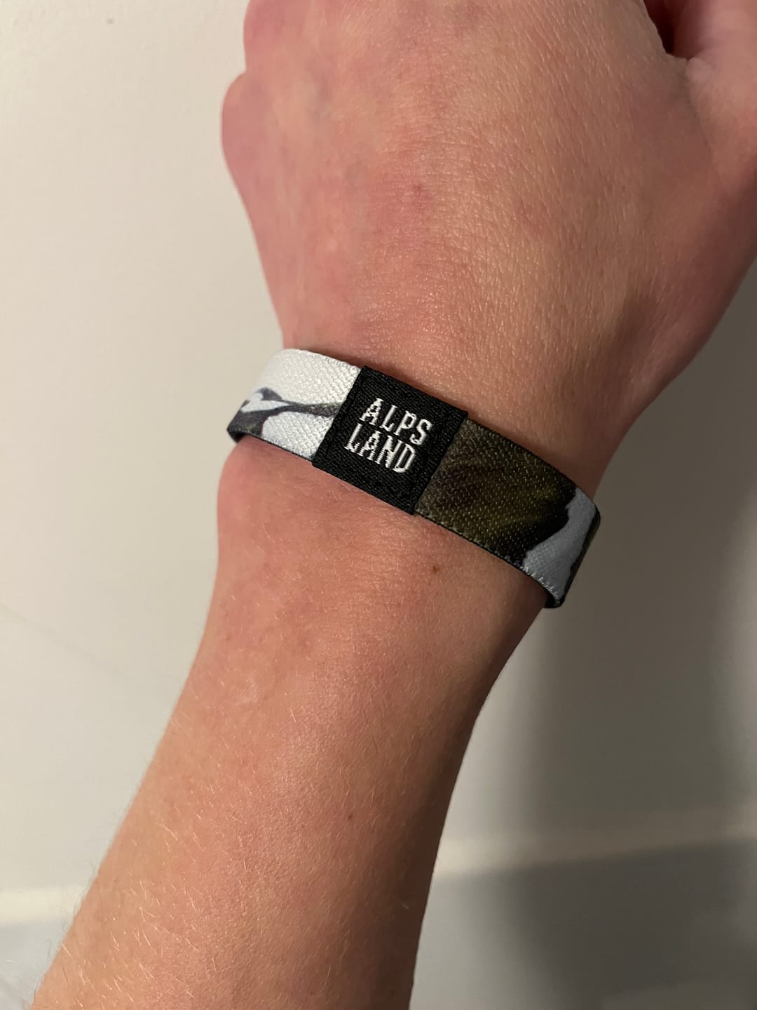 Customer photo review of Keep Moving Forward - Elastisches Armband