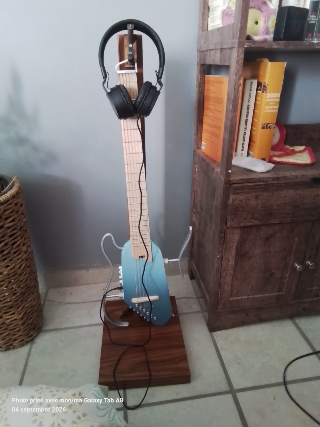 Customer photo review of 【Boîte ouverte】Donner HUSH I PRO Electro-Acoustique Guitare Voyageuse