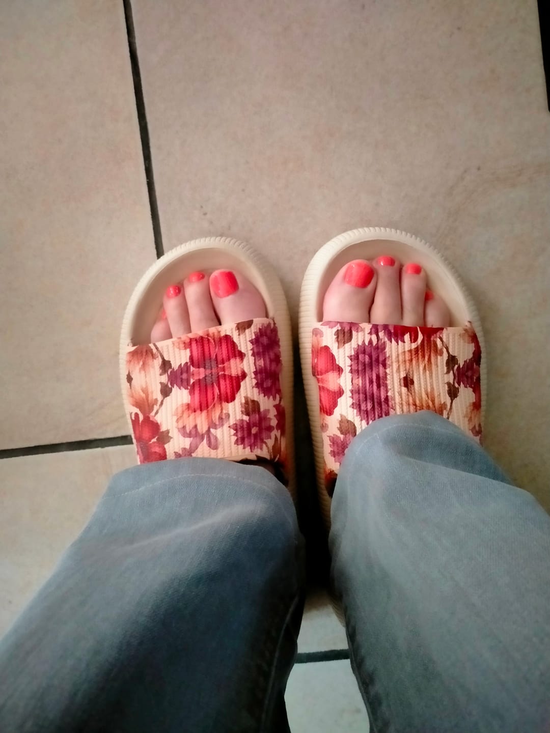 Customer photo review of HappyFlops Botanics
