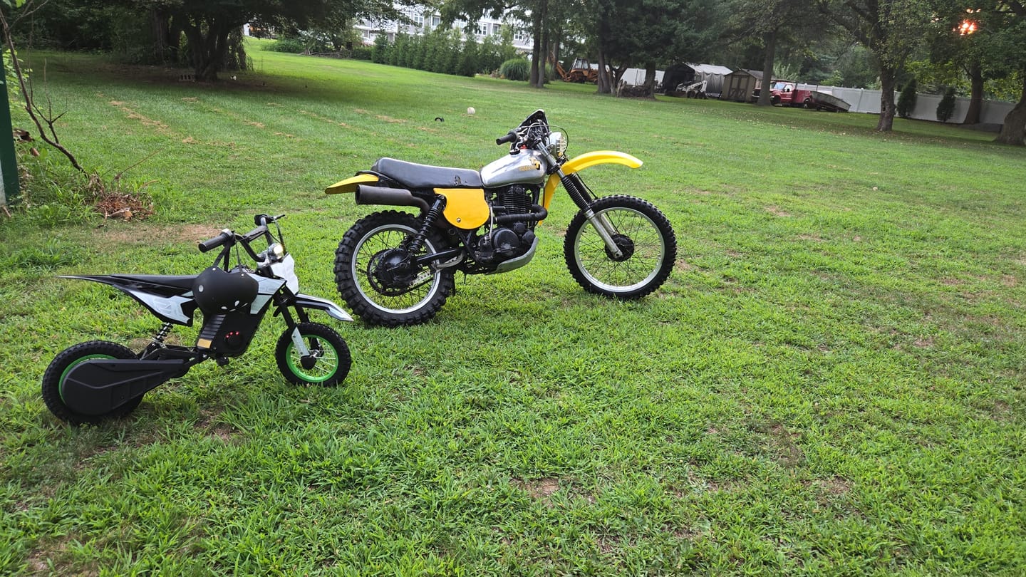 Customer photo review of Rixoc DK12 Kids Electric Dirt Bike