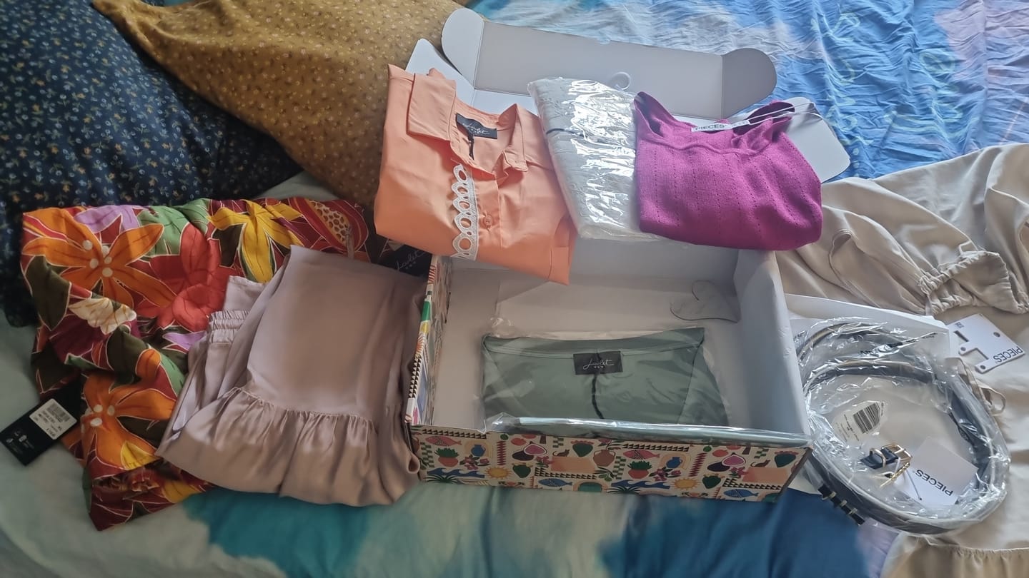 Customer photo review of MYSTERY 📦 BOX ABBIGLIAMENTO E ACCESSORI DONNA [€79]