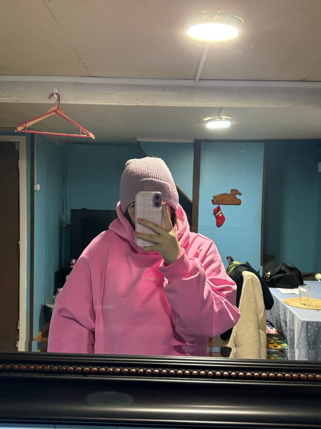 Customer photo review of POLERÓN HOODIE ROSADO - OVERSIZE CON GORRO LOGO BORDADO