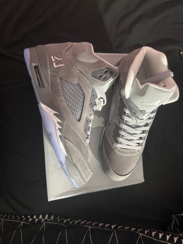 Customer photo review of Jordan 5 wolf gray