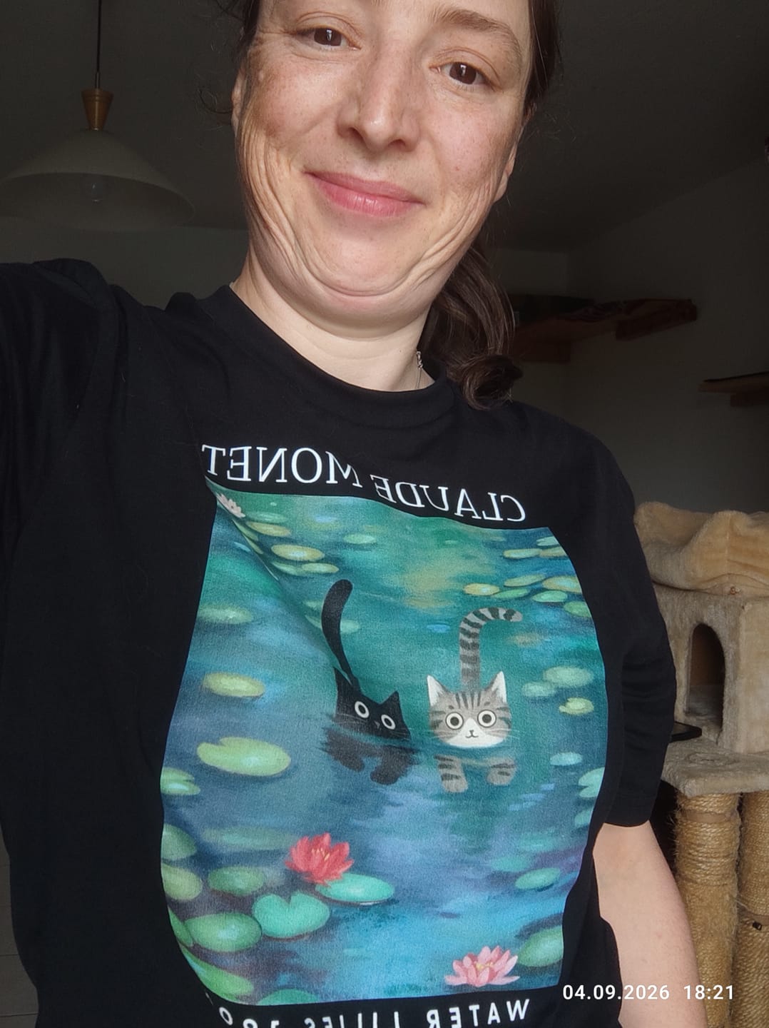 Customer photo review of Seerosen Monet T-Shirt