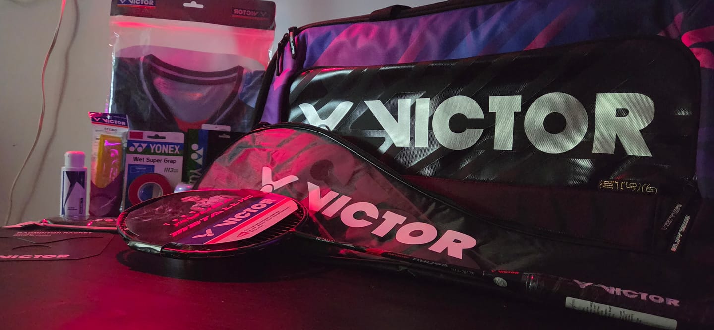 Customer photo review of Victor Thruster RYUGA Metallic Unstrung badminton Racket [Black]