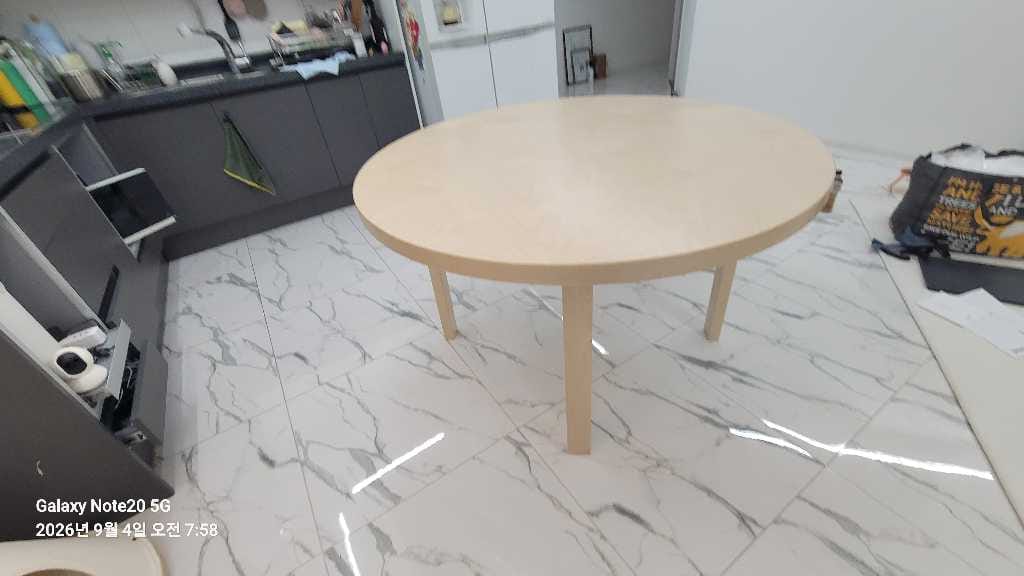 Customer photo review of AALTO 91 - Round wooden table