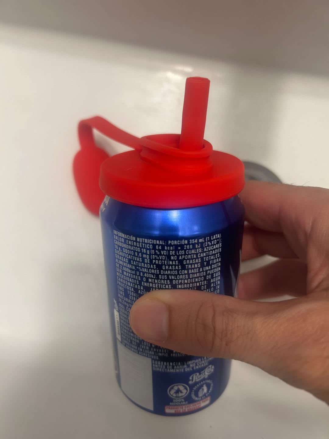 Customer photo review of "Drinkly™ Silikon-Dosendeckel"