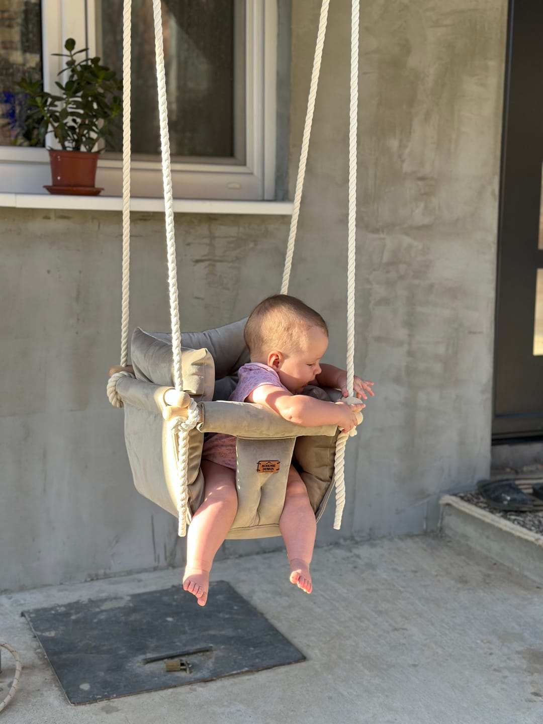 Customer photo review of Luxury Sand Beige - Ručno rađena ljuljaška za bebe