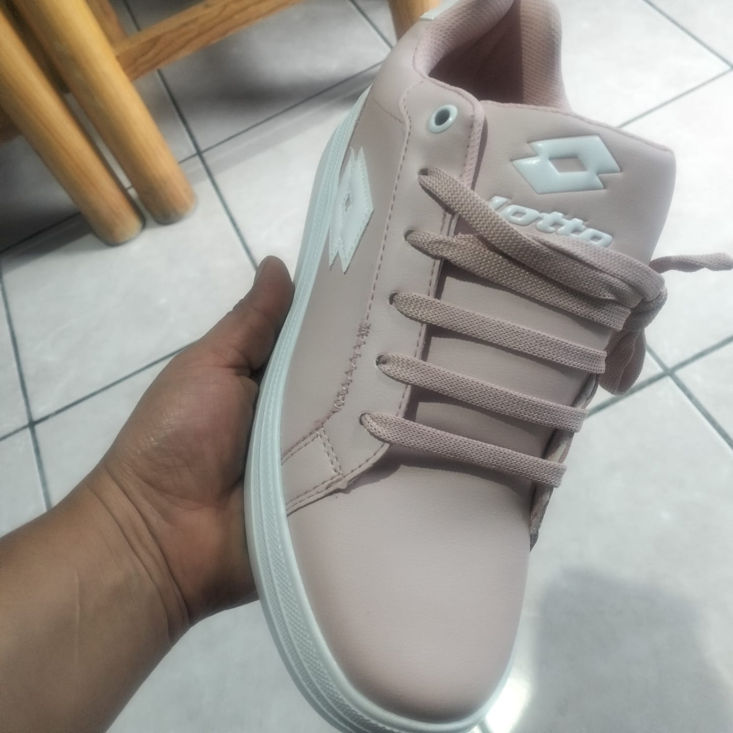 Customer photo review of Tenis Baute Women