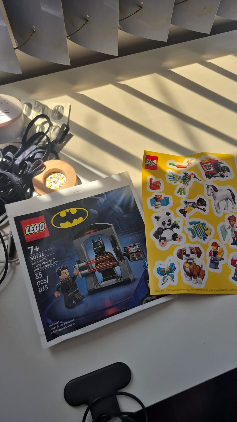 Customer photo review of Batman™: Bruce Wayne™ y el Bat-traje