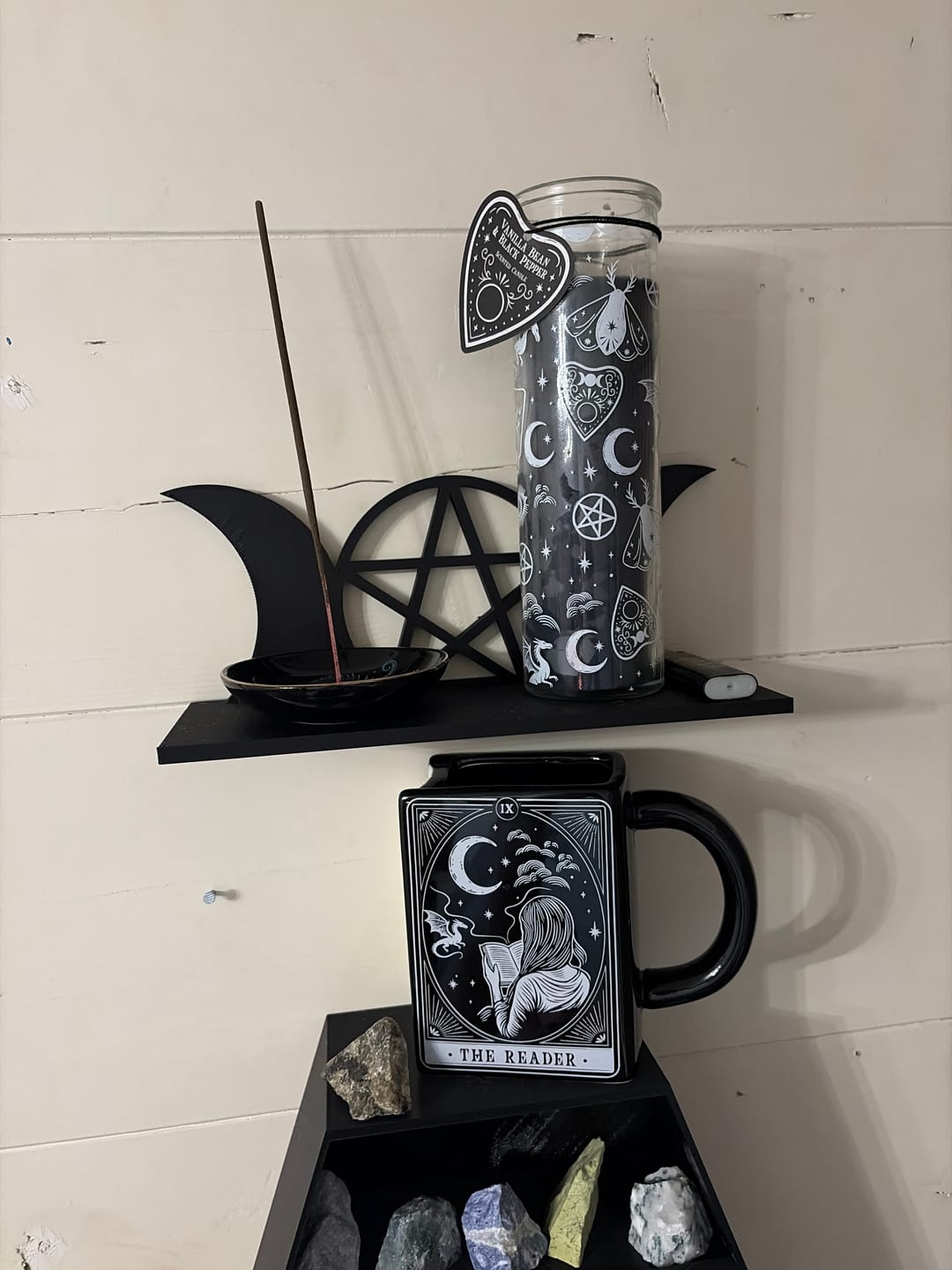 Customer photo review of Vanille & Schwarzer Pfeffer Ritualkerze im Gothic-Design