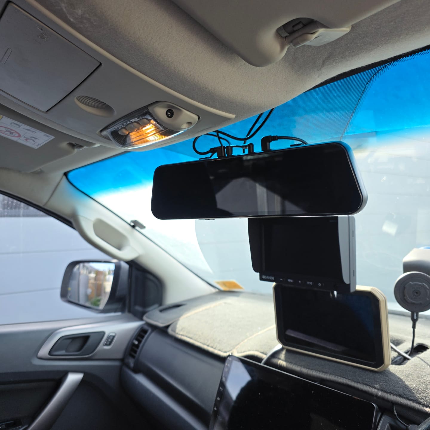 Customer photo review of WOLFBOX G900 TriPro Bumper Version 3 Channel Rear View Mirror RHD